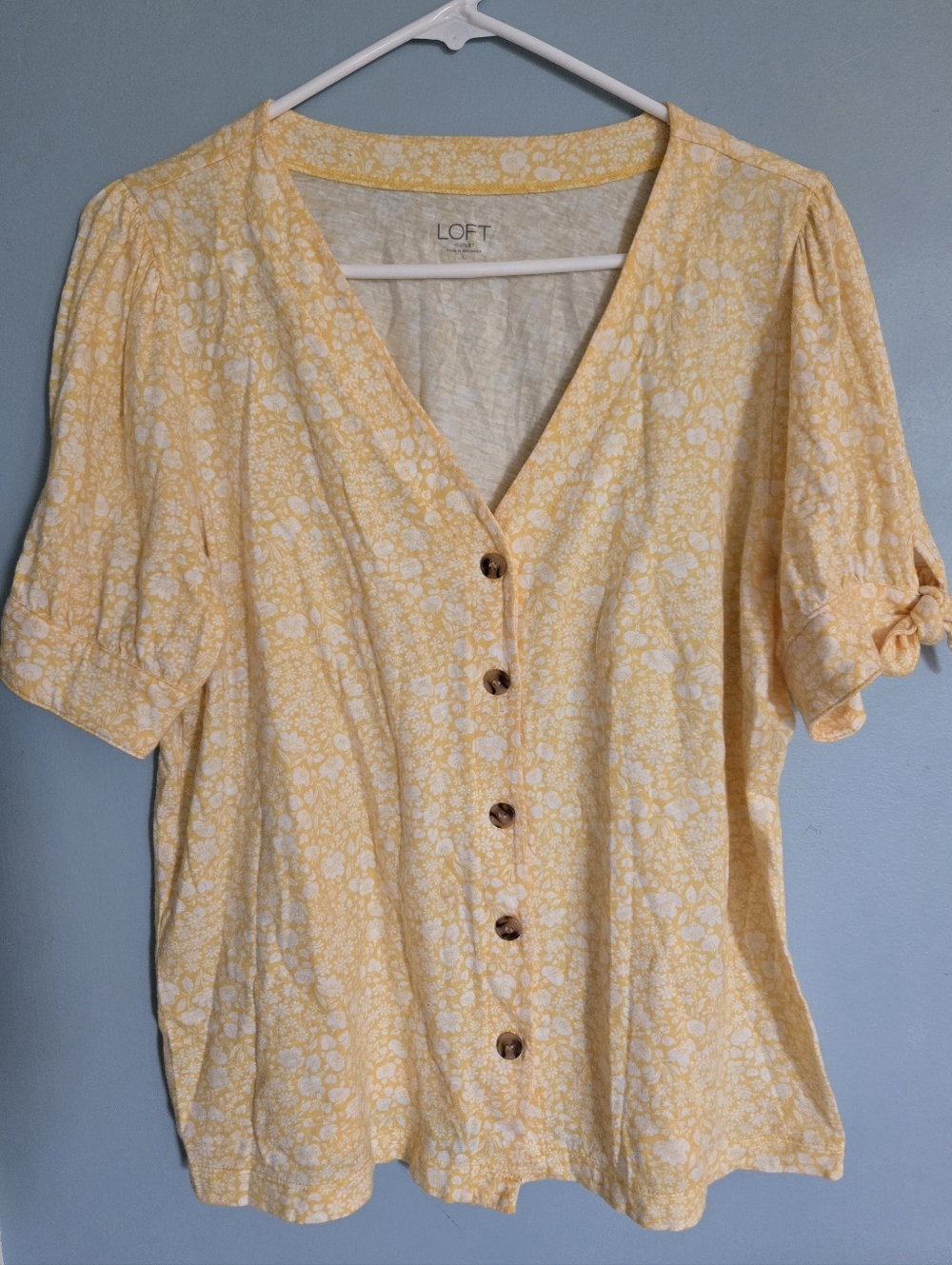 LOFT Yellow Floral V-Neck Button Front Top Lightweight Tshirt Type Material Sz L